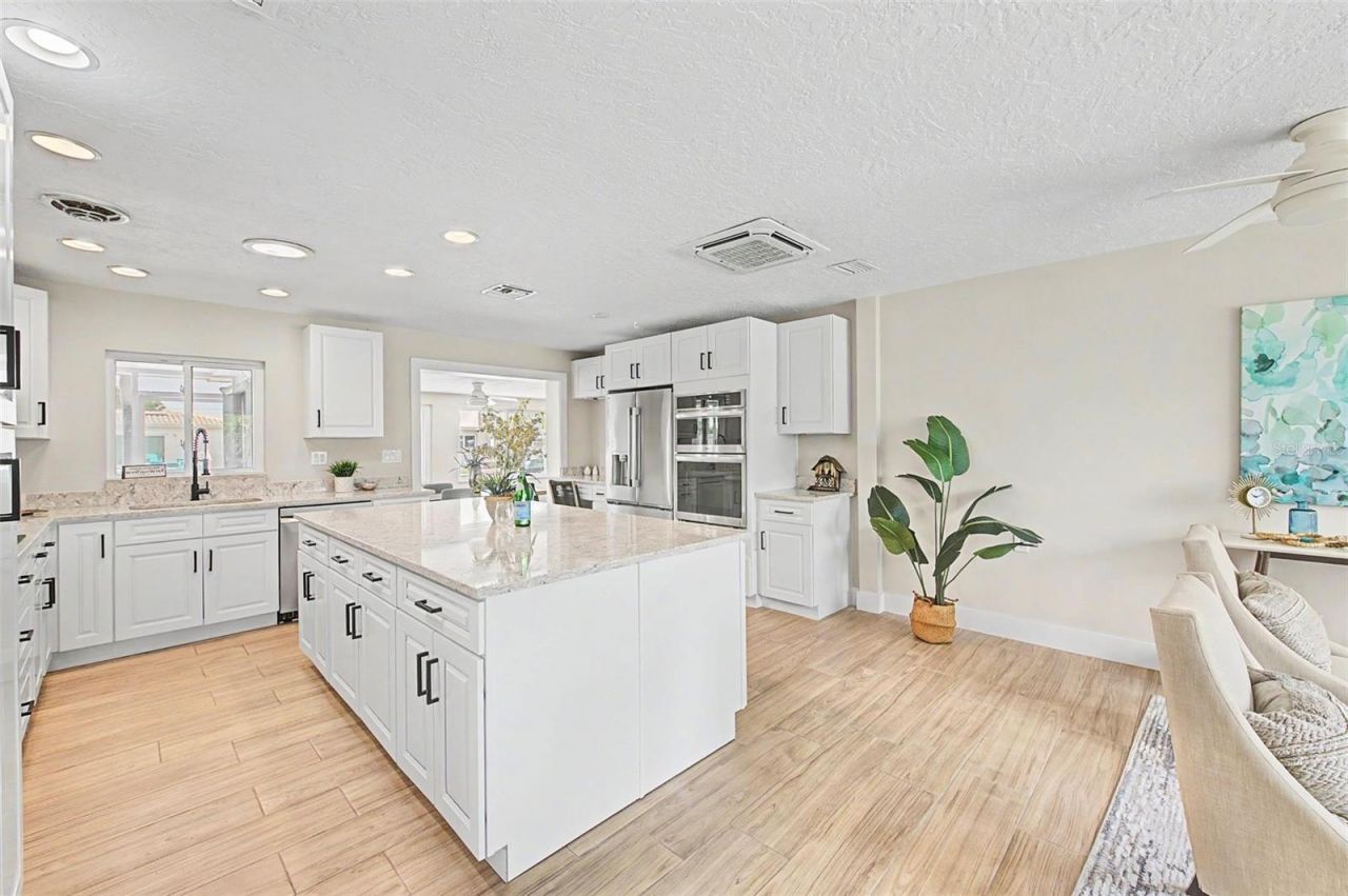 9472 Treasure Lane Ne, Saint Petersburg, FL 33702 Photo
