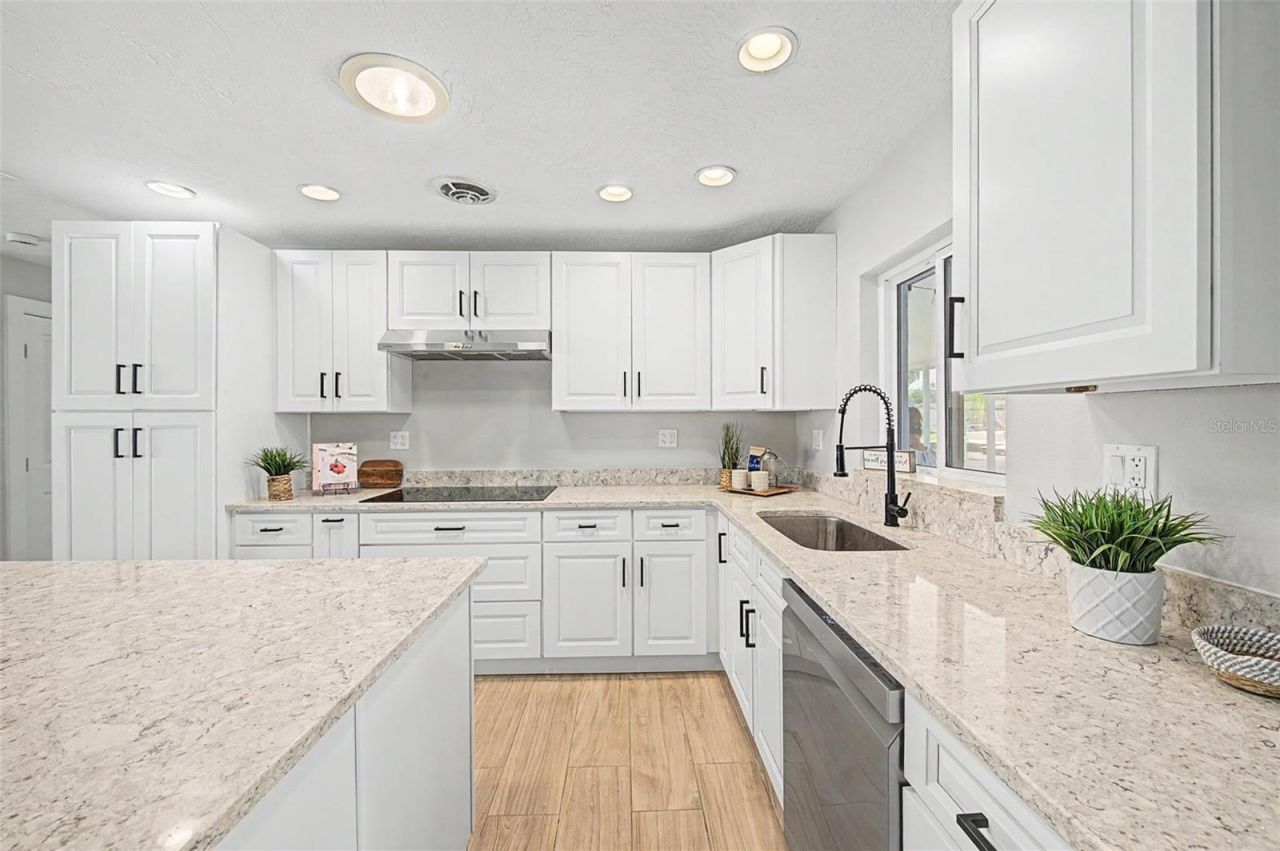 9472 Treasure Lane Ne, Saint Petersburg, FL 33702 Photo