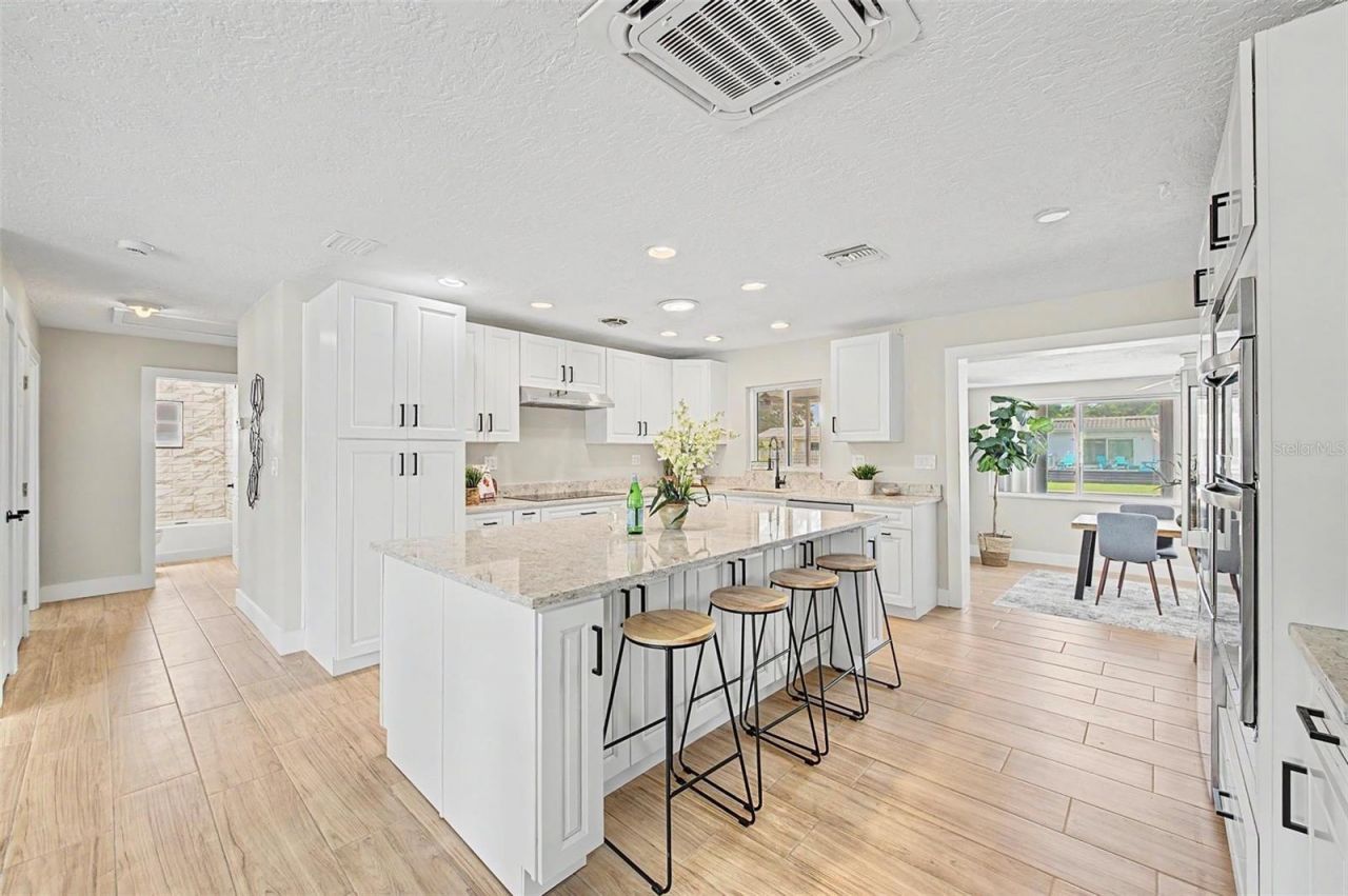9472 Treasure Lane Ne, Saint Petersburg, FL 33702 Photo