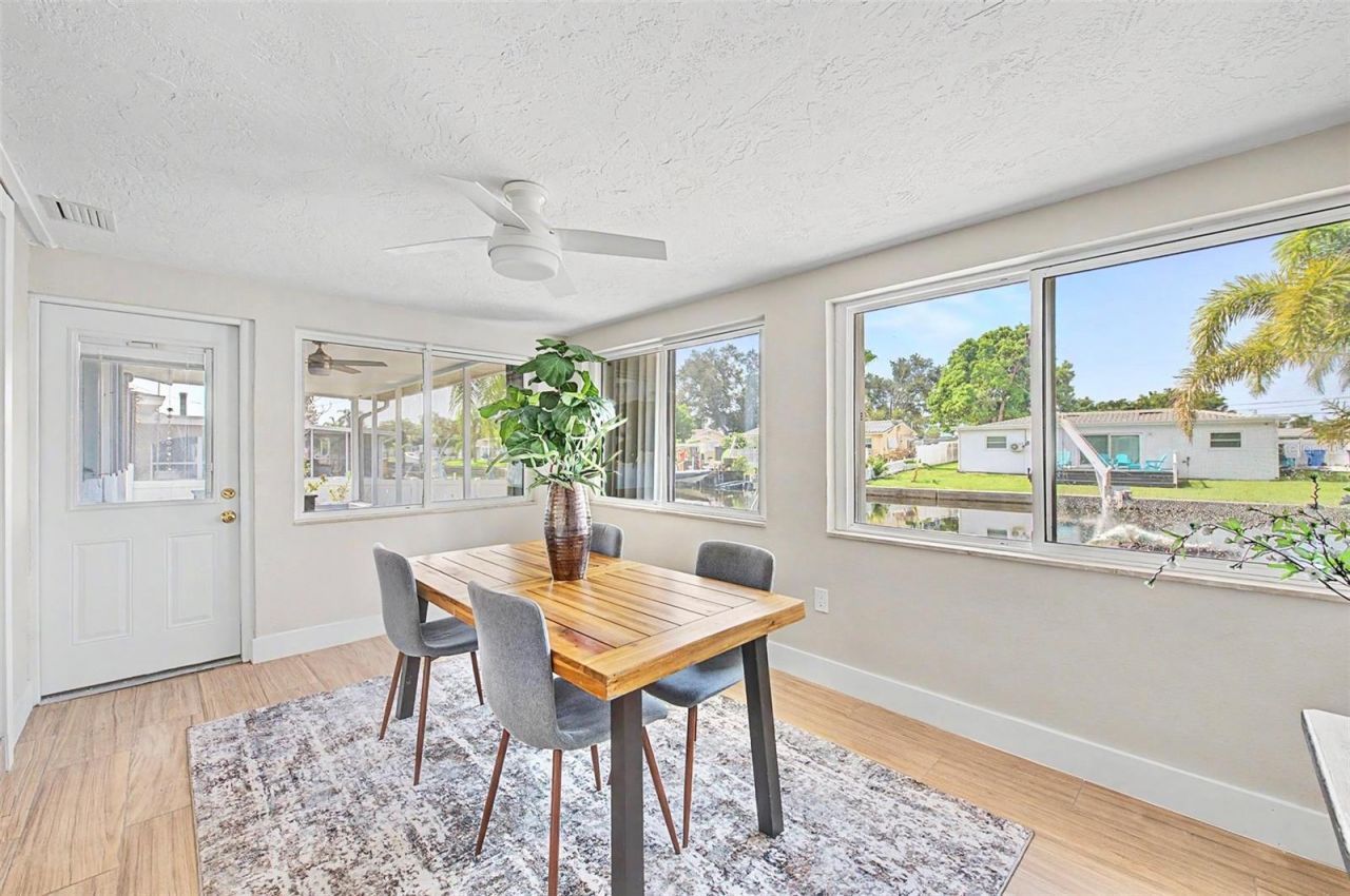 9472 Treasure Lane Ne, Saint Petersburg, FL 33702 Photo