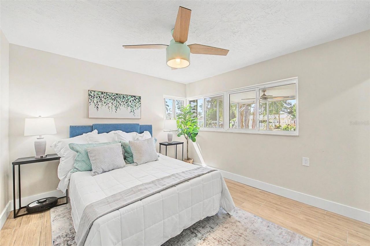 9472 Treasure Lane Ne, Saint Petersburg, FL 33702 Photo