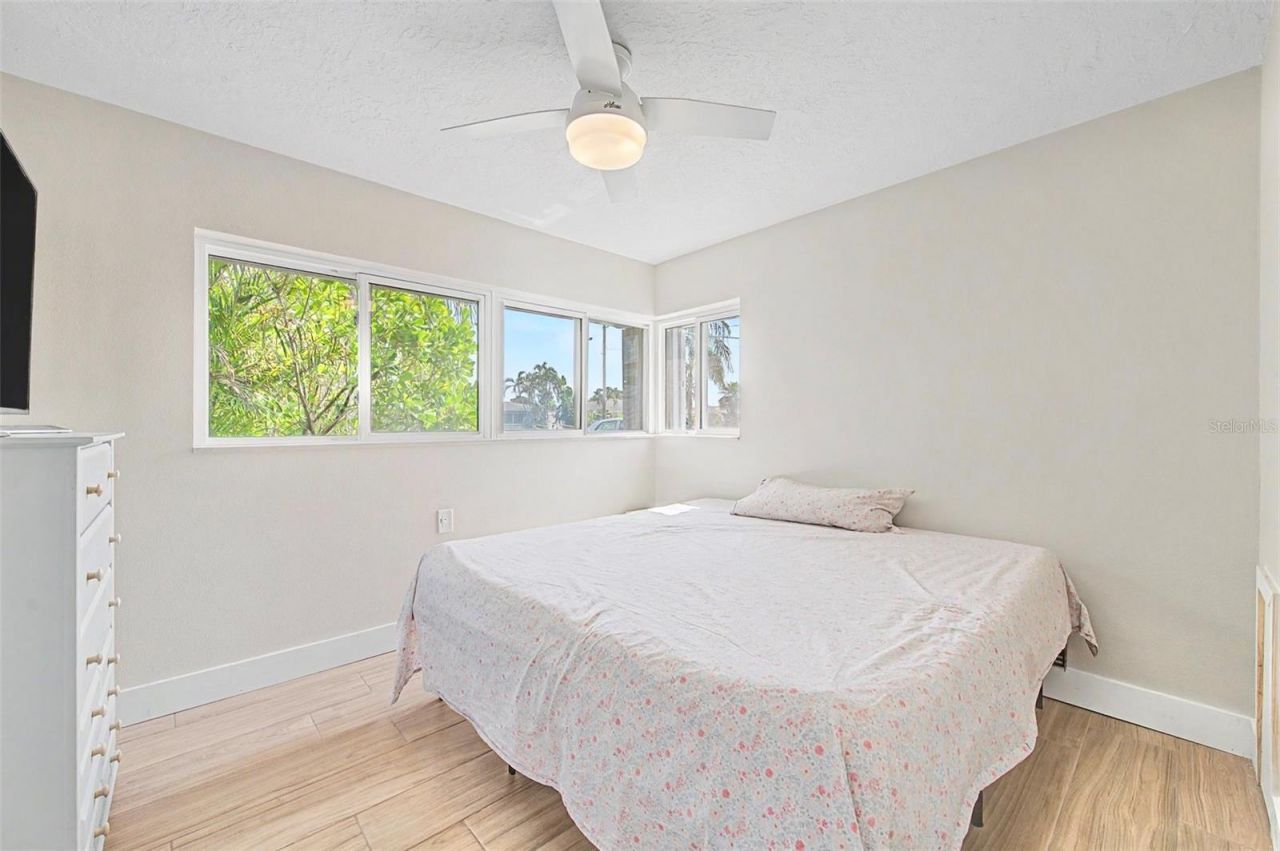 9472 Treasure Lane Ne, Saint Petersburg, FL 33702 Photo
