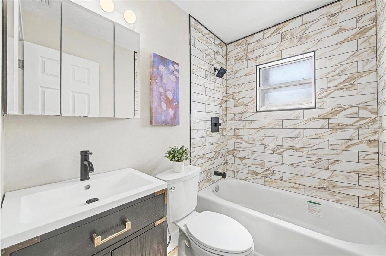9472 Treasure Lane Ne, Saint Petersburg, FL 33702 Photo