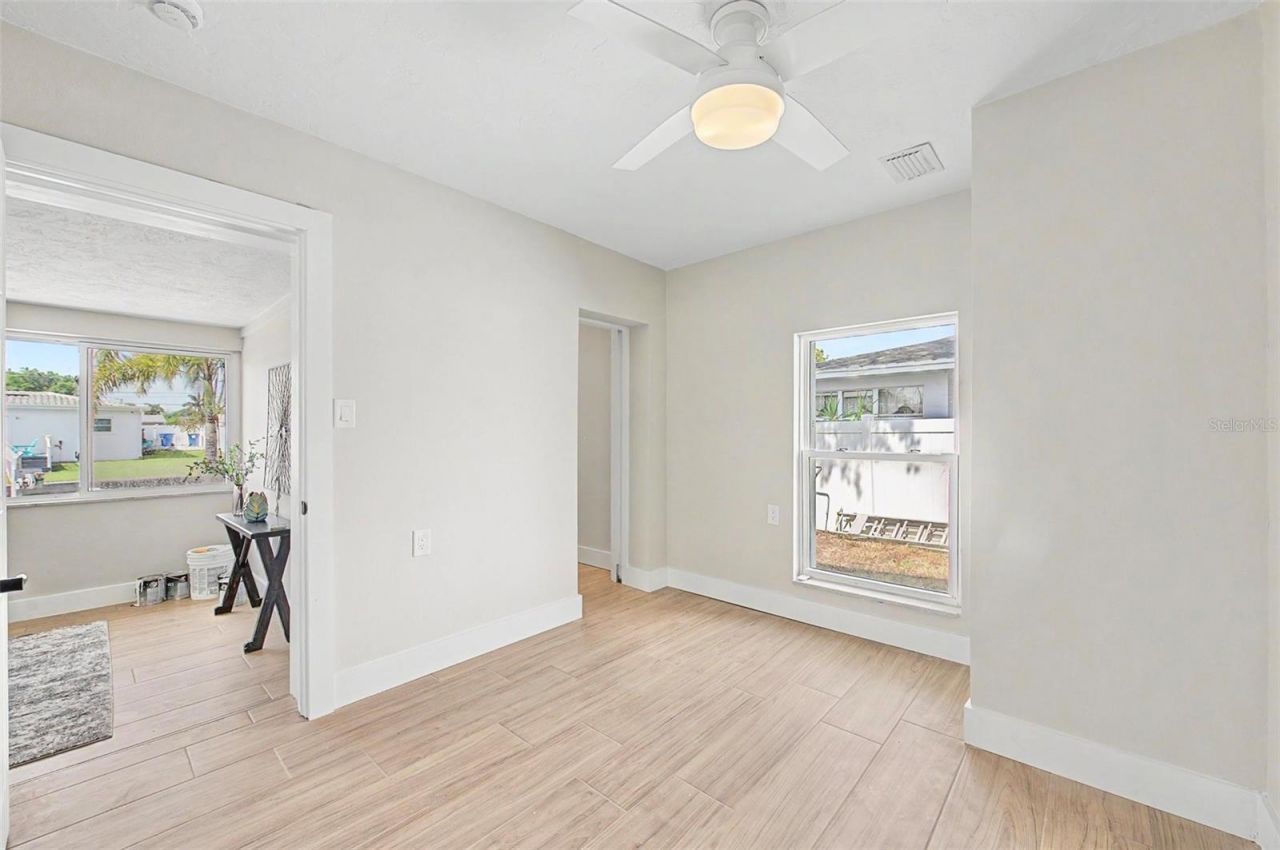 9472 Treasure Lane Ne, Saint Petersburg, FL 33702 Photo