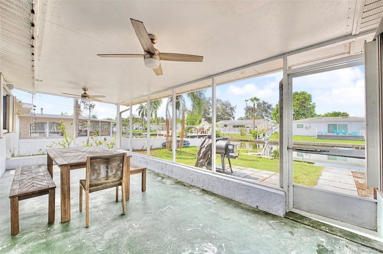 9472 Treasure Lane Ne, Saint Petersburg, FL 33702 Photo