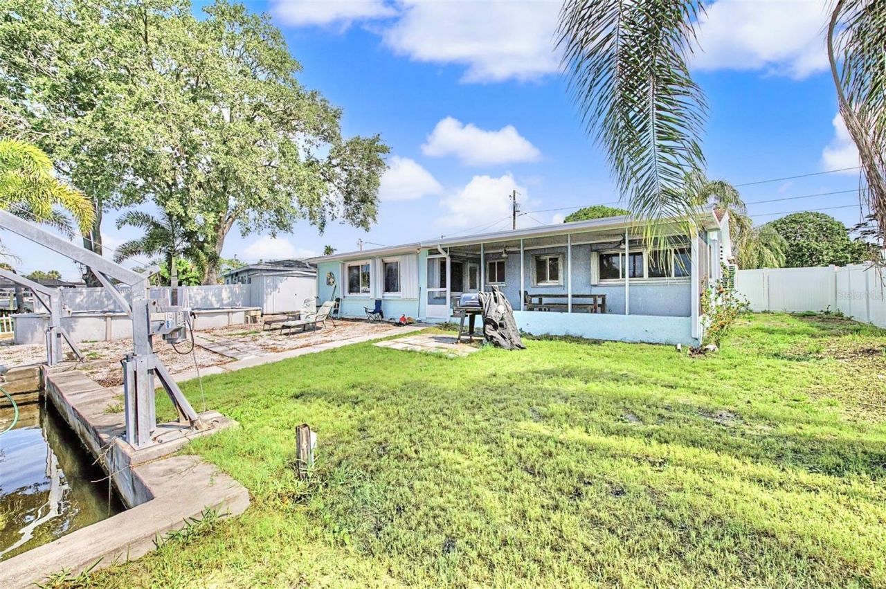 9472 Treasure Lane Ne, Saint Petersburg, FL 33702 Photo