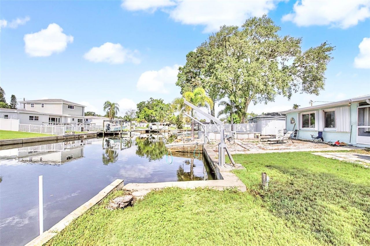 9472 Treasure Lane Ne, Saint Petersburg, FL 33702 Photo