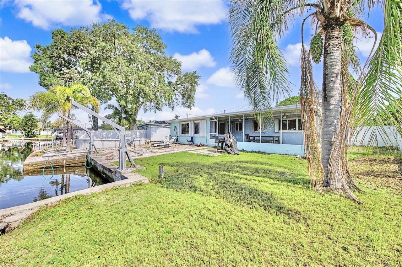 9472 Treasure Lane Ne, Saint Petersburg, FL 33702 Photo