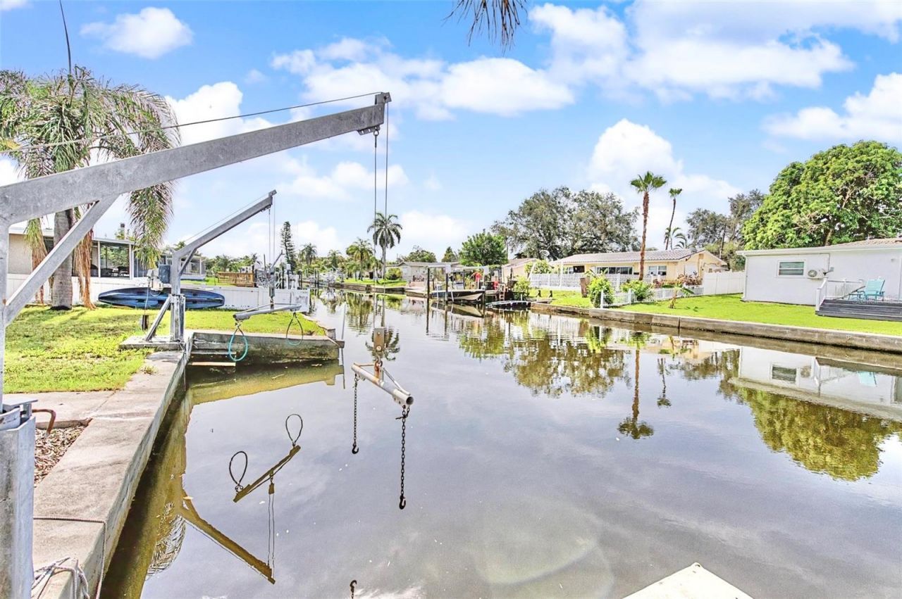 9472 Treasure Lane Ne, Saint Petersburg, FL 33702 Photo