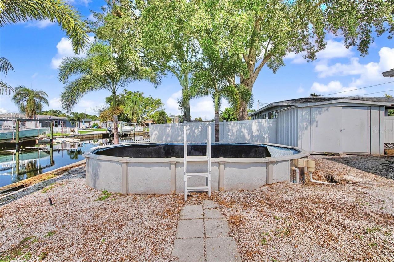 9472 Treasure Lane Ne, Saint Petersburg, FL 33702 Photo