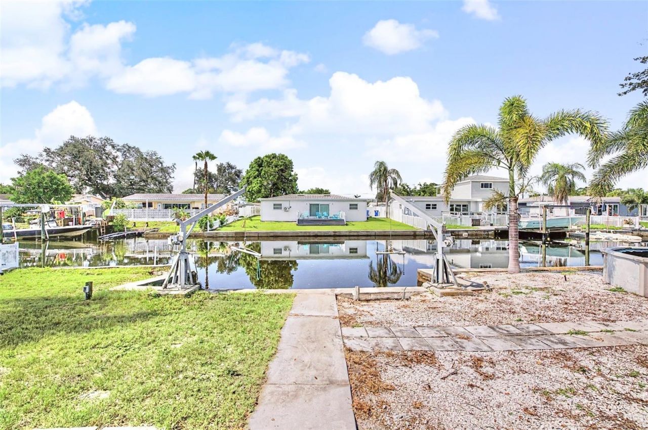 9472 Treasure Lane Ne, Saint Petersburg, FL 33702 Photo