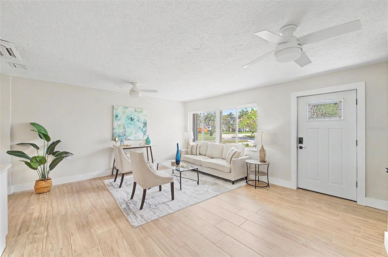 9472 Treasure Lane Ne, Saint Petersburg, FL 33702 Photo