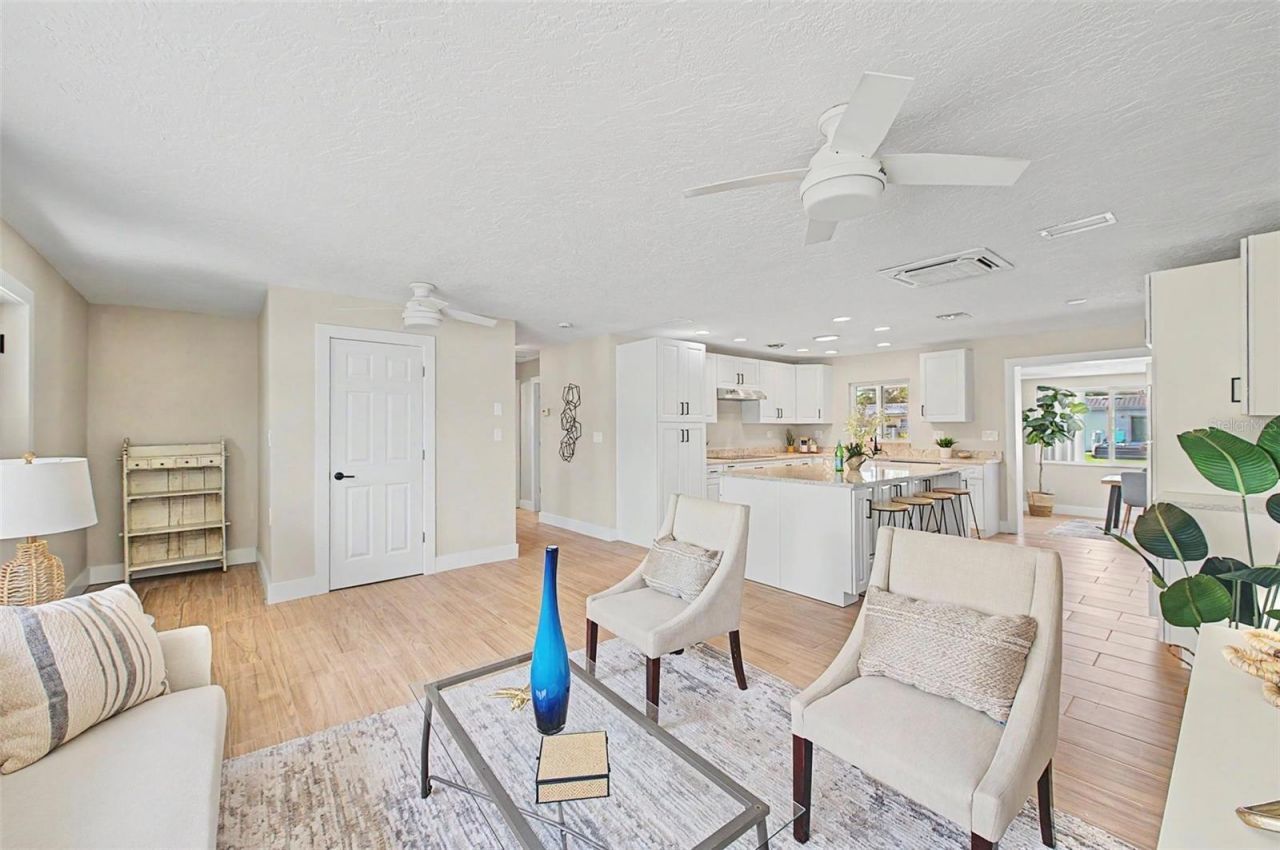 9472 Treasure Lane Ne, Saint Petersburg, FL 33702 Photo