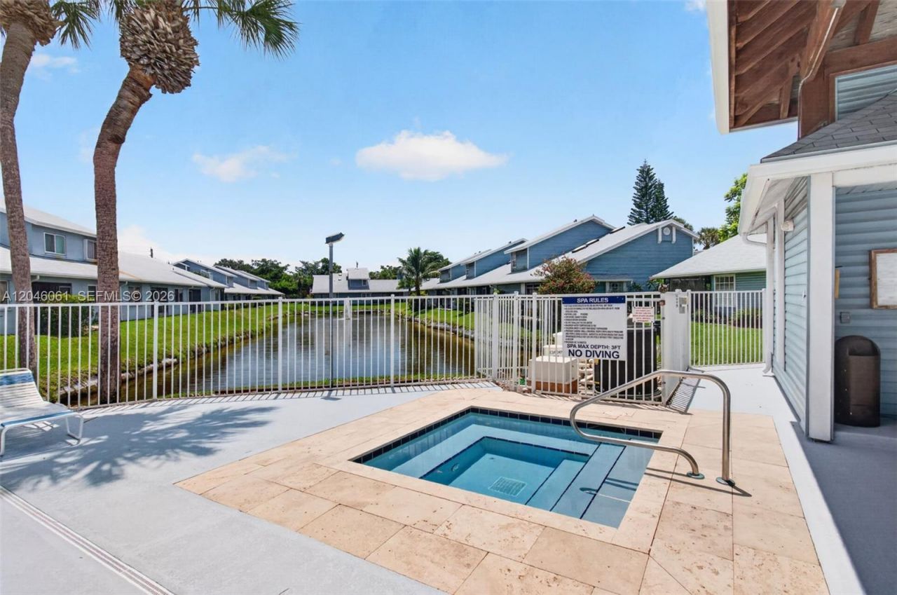 3855 Island Club Cir , Lake Worth, FL 33462 Photo