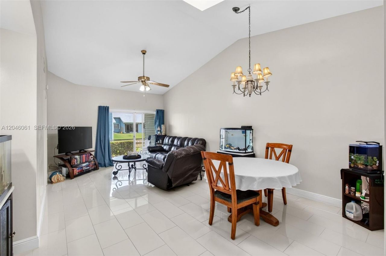3855 Island Club Cir , Lake Worth, FL 33462 Photo