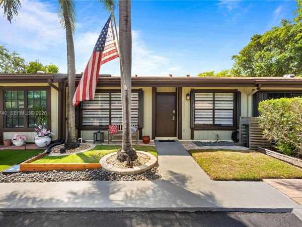 10311 Laurel Ct , Pembroke Pines, FL 33026