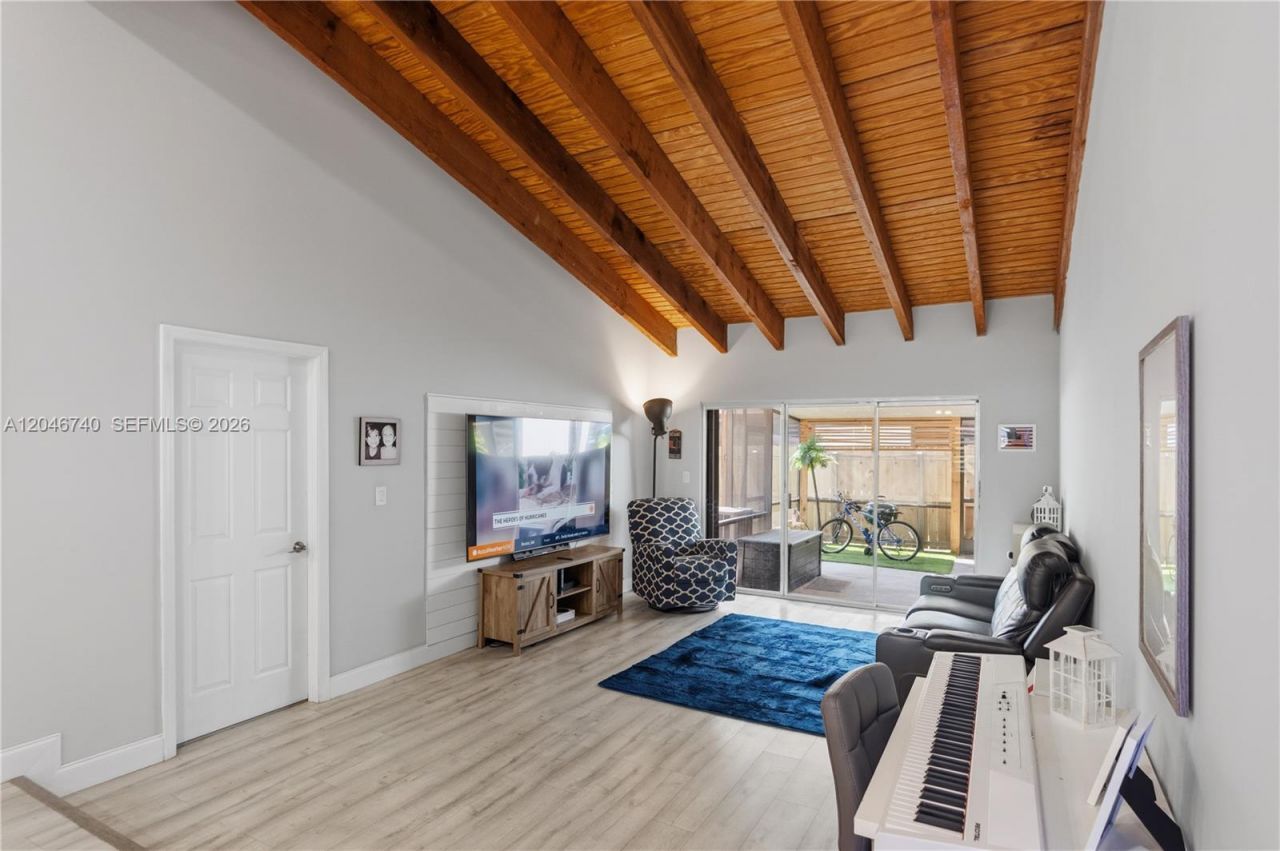 10311 Laurel Ct, Pembroke Pines, FL 33026 Photo