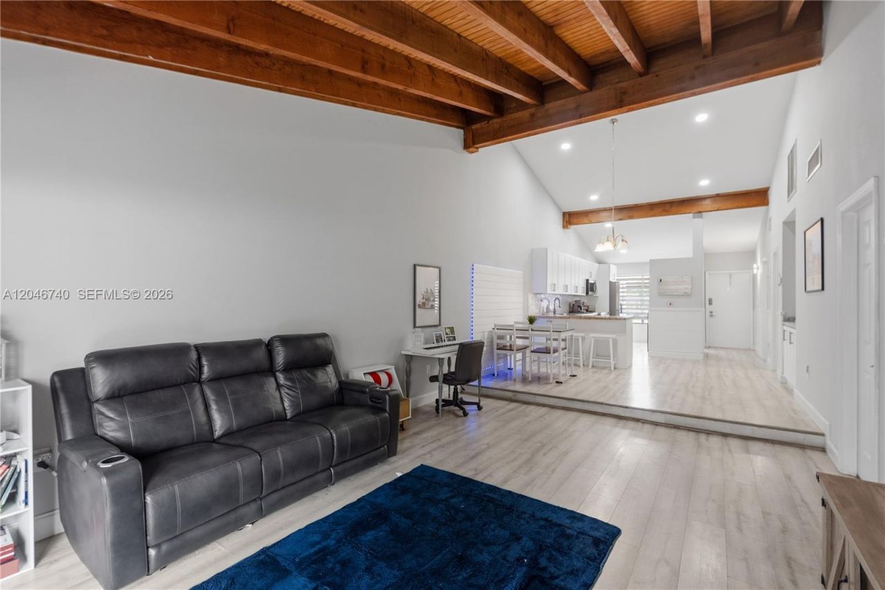 10311 Laurel Ct , Pembroke Pines, FL 33026 Photo