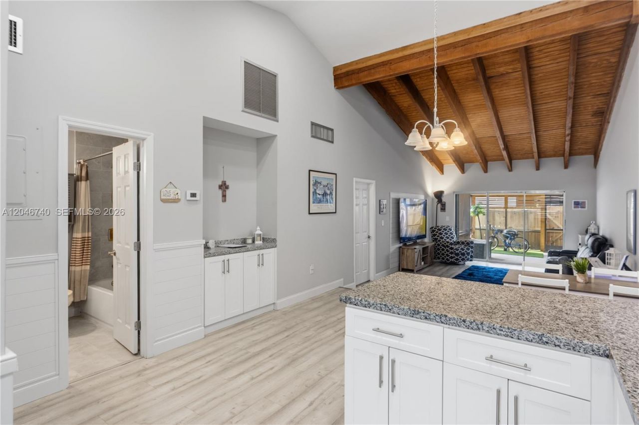 10311 Laurel Ct , Pembroke Pines, FL 33026 Photo