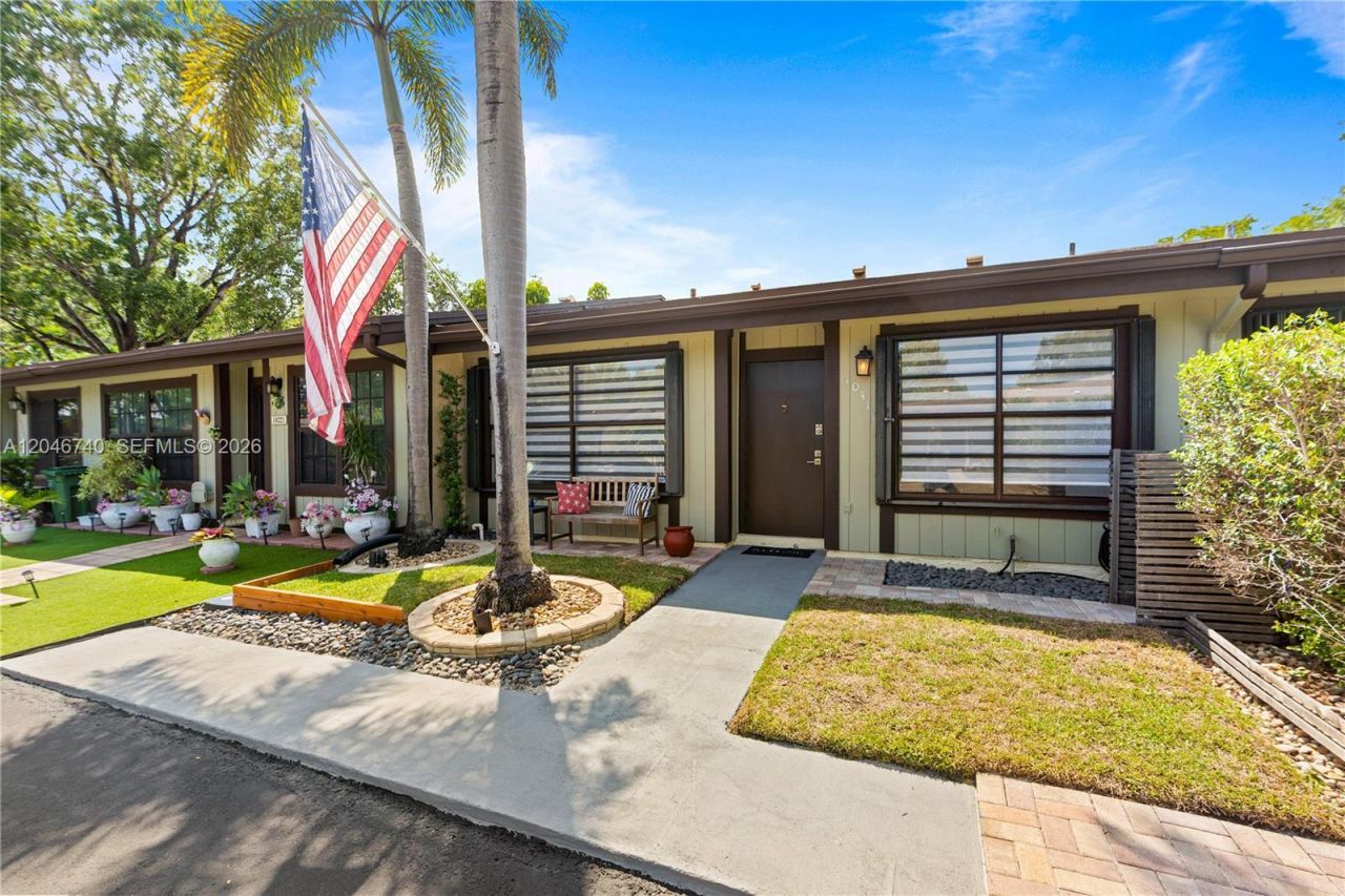 10311 Laurel Ct, Pembroke Pines, FL 33026 Photo