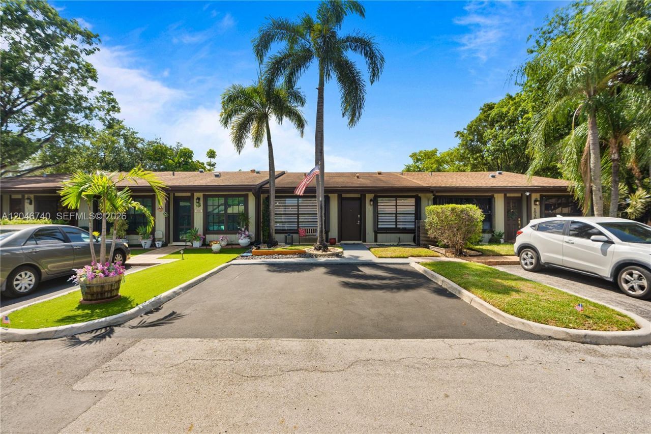 10311 Laurel Ct , Pembroke Pines, FL 33026 Photo