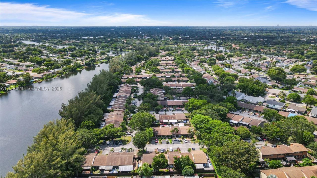 10311 Laurel Ct , Pembroke Pines, FL 33026 Photo