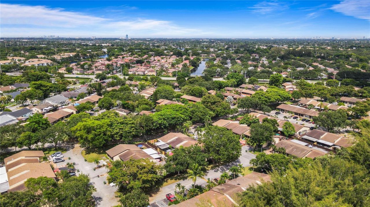 10311 Laurel Ct, Pembroke Pines, FL 33026 Photo