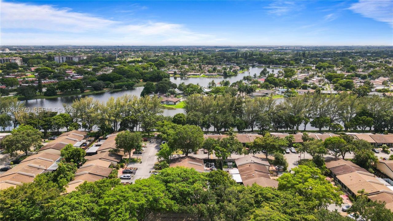 10311 Laurel Ct , Pembroke Pines, FL 33026 Photo
