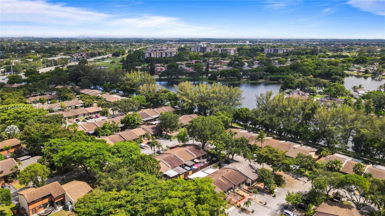 10311 Laurel Ct , Pembroke Pines, FL 33026 Photo