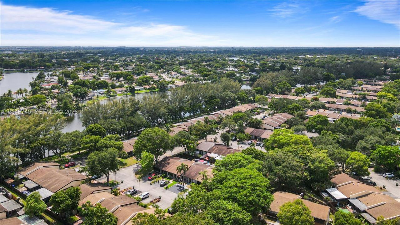 10311 Laurel Ct , Pembroke Pines, FL 33026 Photo