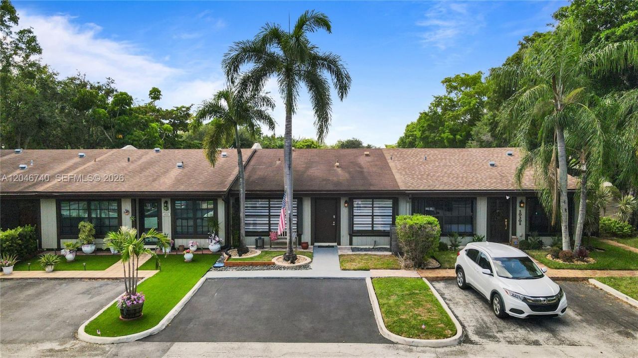 10311 Laurel Ct , Pembroke Pines, FL 33026 Photo