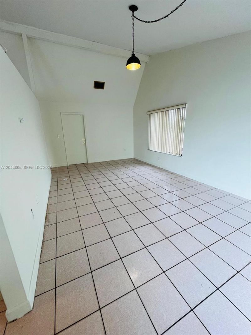 925 NE 207th Ter, Miami, FL 33179 Photo
