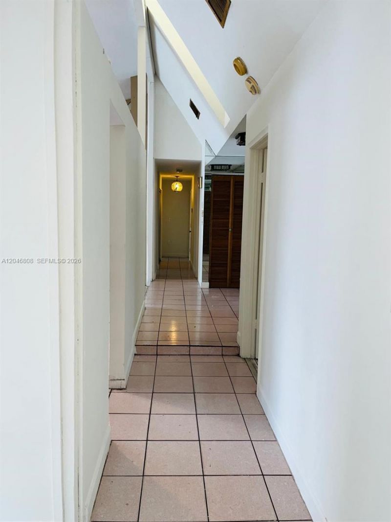 925 NE 207th Ter, Miami, FL 33179 Photo