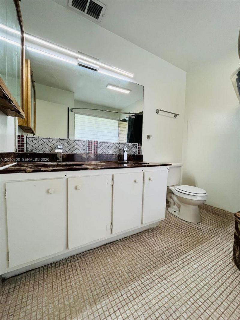 925 NE 207th Ter, Miami, FL 33179 Photo