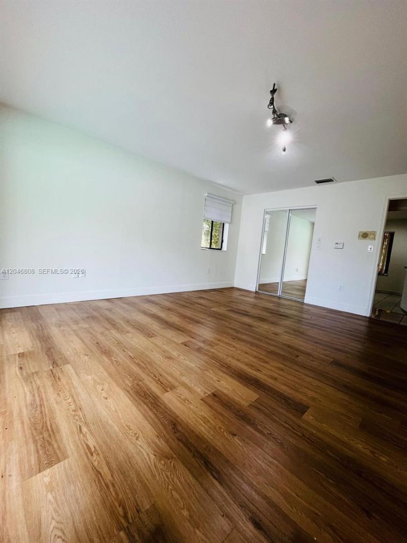 925 NE 207th Ter, Miami, FL 33179 Photo