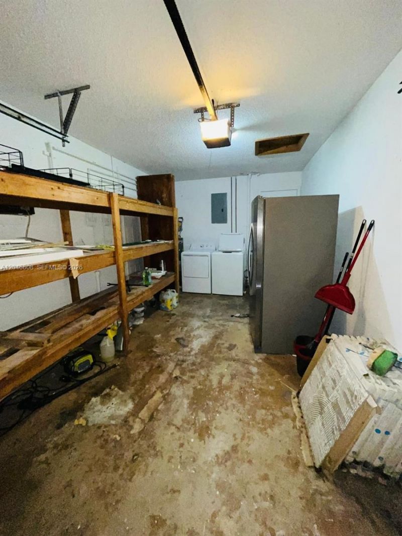 925 NE 207th Ter, Miami, FL 33179 Photo