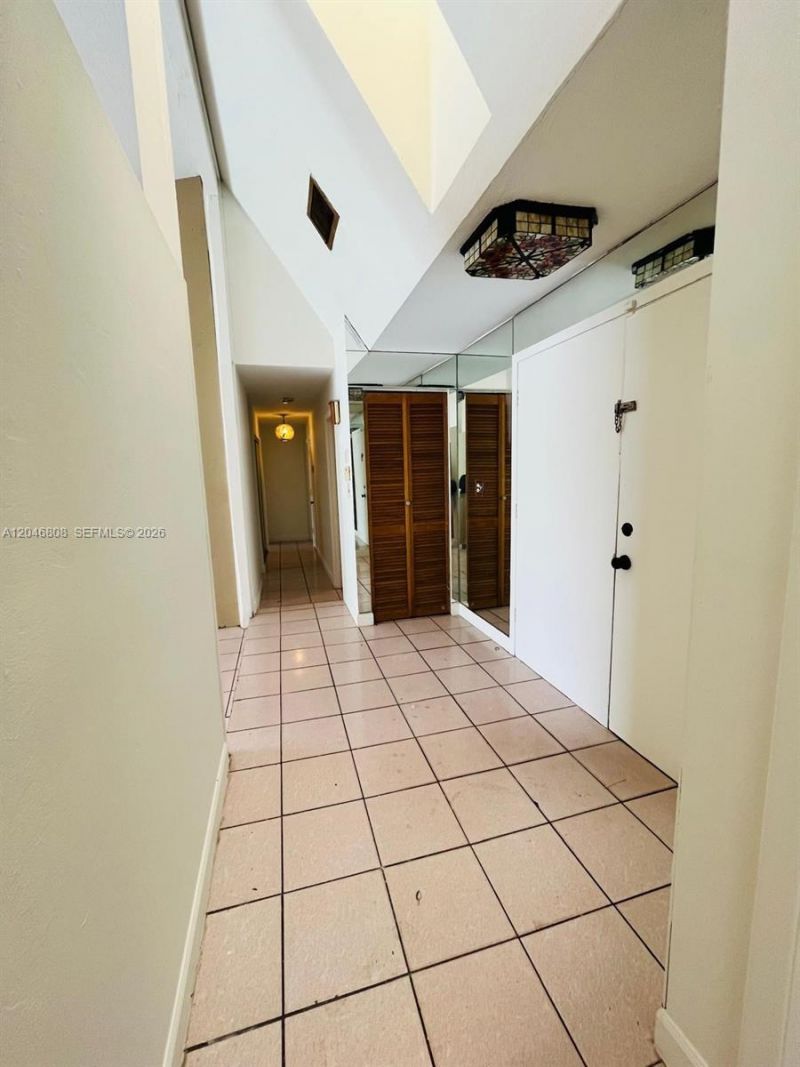 925 NE 207th Ter, Miami, FL 33179 Photo