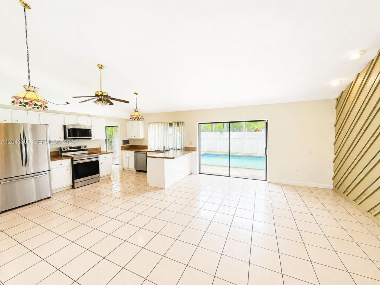 925 NE 207th Ter, Miami, FL 33179 Photo