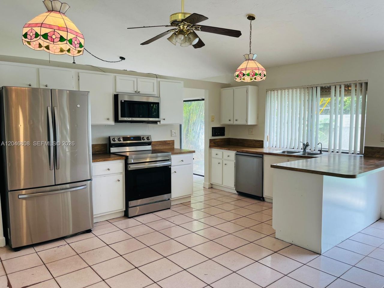 925 NE 207th Ter, Miami, FL 33179 Photo