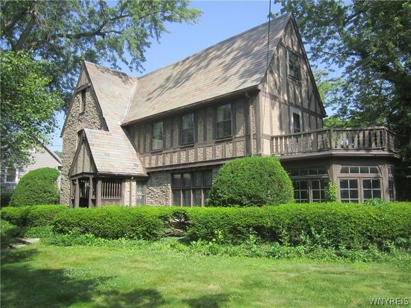 910 James Avenue , Niagara Falls, NY 14305