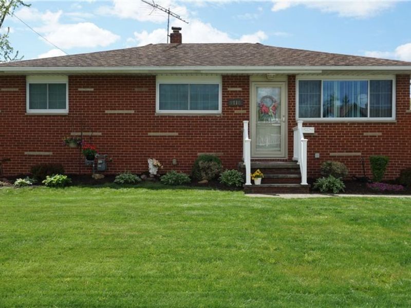 5716 Champaign Avenue, Brook Park, OH 44142 Photo 1