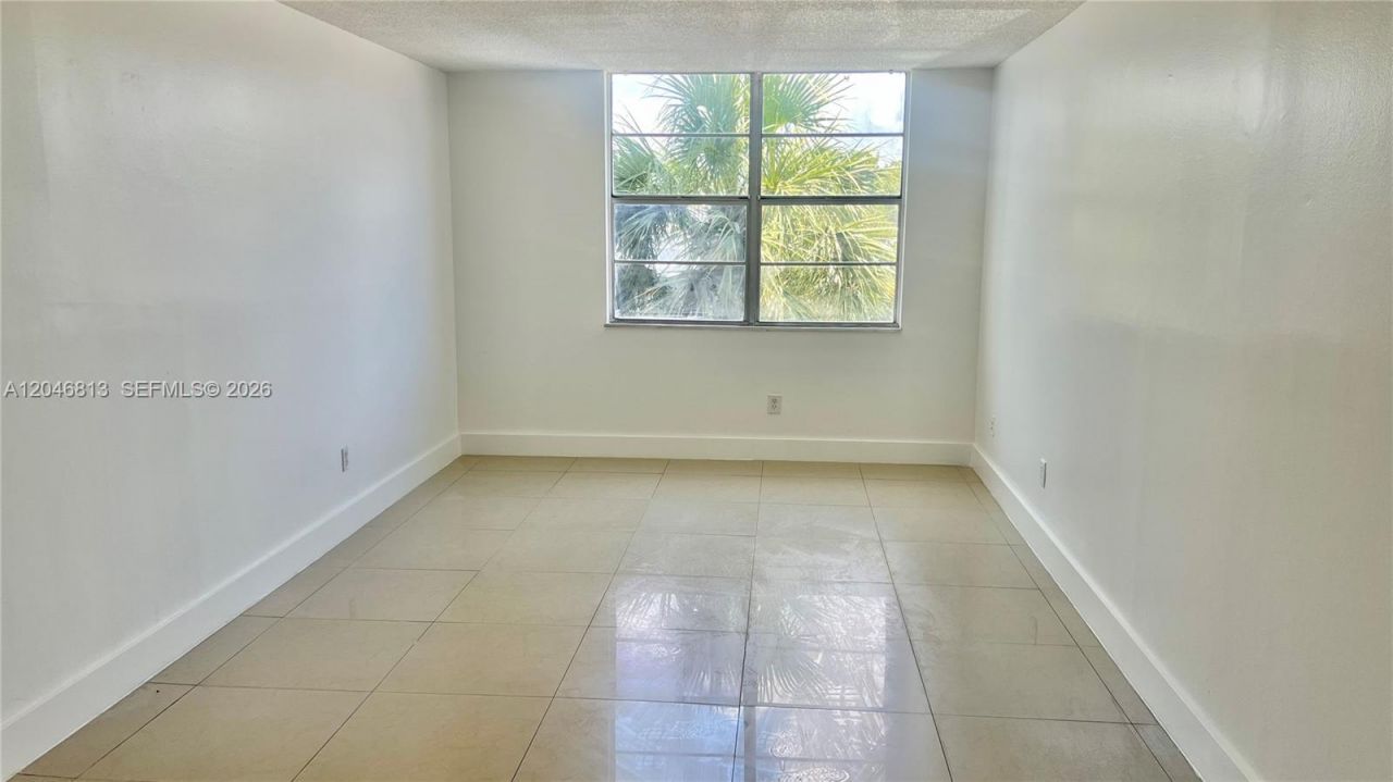 488 NW 165th St Rd , Unit B-309, Miami, FL 33169 Photo