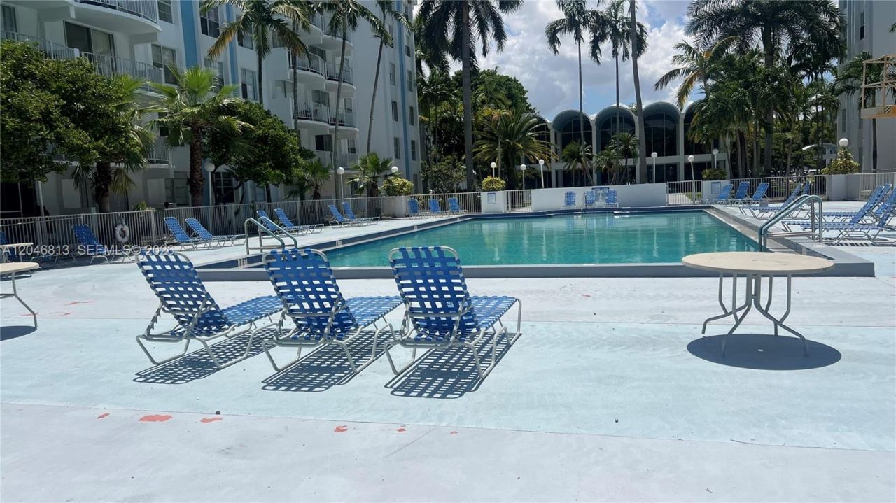 488 NW 165th St Rd , Unit B-309, Miami, FL 33169 Photo