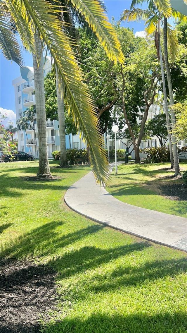 488 NW 165th St Rd , Unit B-309, Miami, FL 33169 Photo