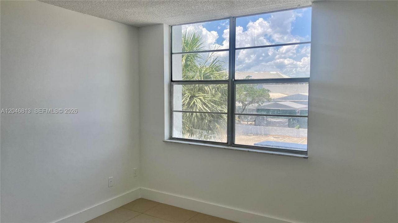 488 NW 165th St Rd , Unit B-309, Miami, FL 33169 Photo