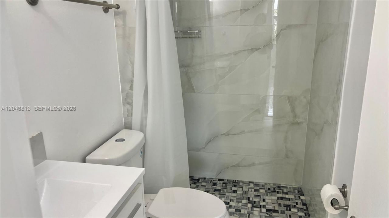 488 NW 165th St Rd , Unit B-309, Miami, FL 33169 Photo