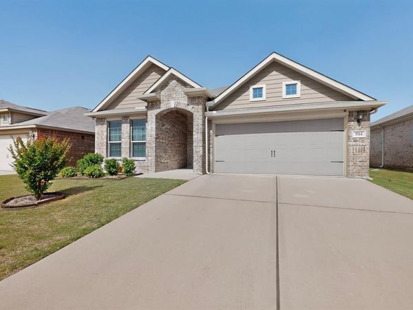 504 Cross Ridge Circle N, Fort Worth, TX 76120