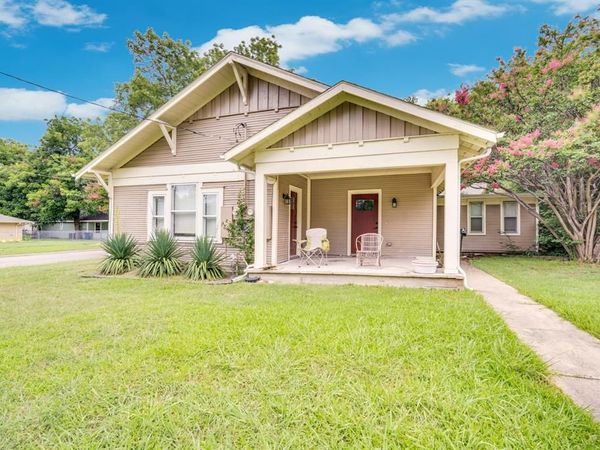 208 W Denton Street , Ennis, TX 75119