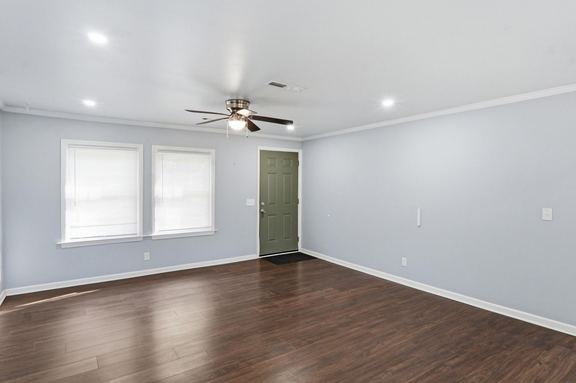 201 Heatley Street Photo 11