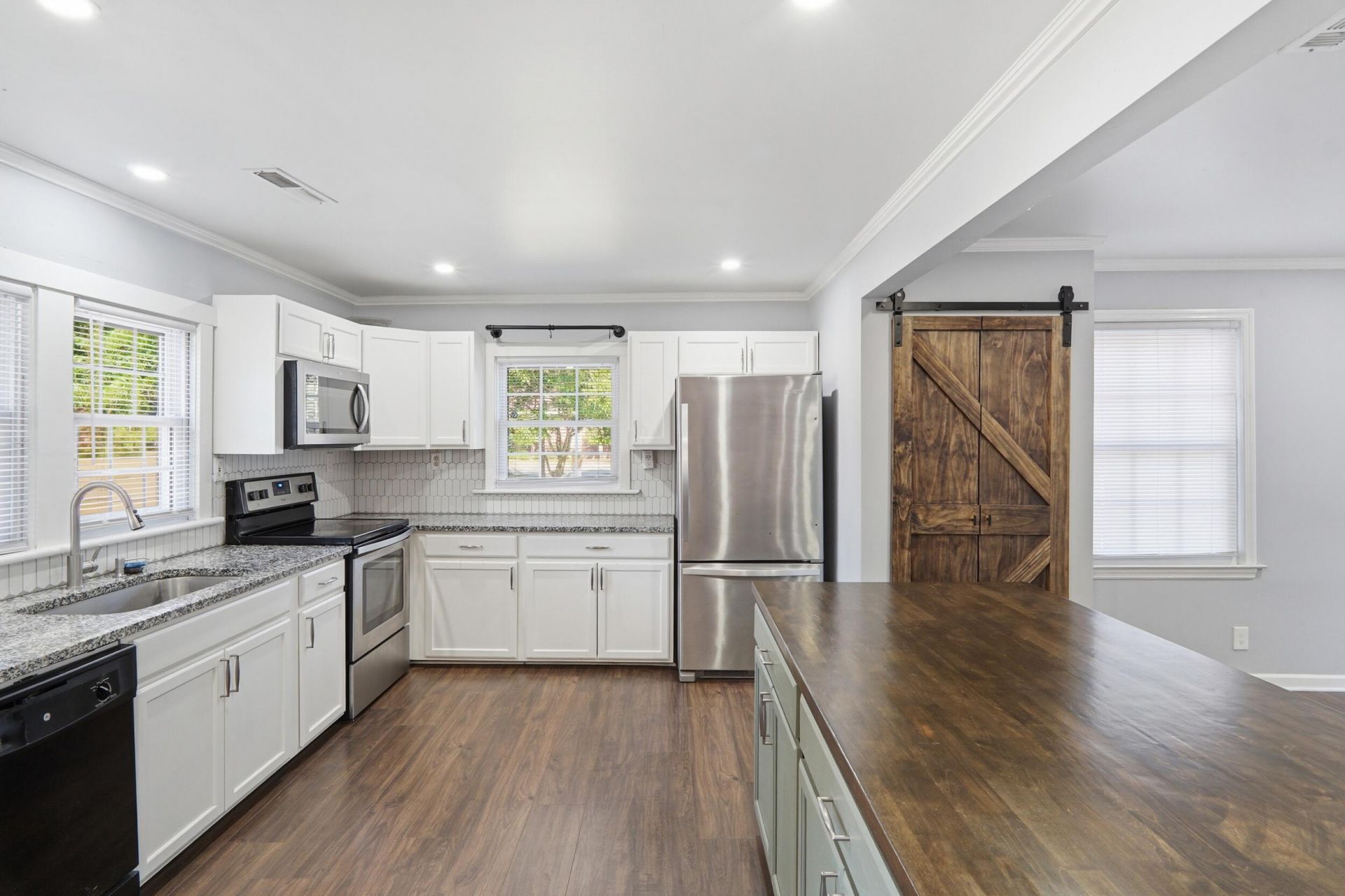 201 Heatley Street Photo 14